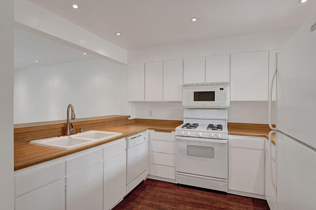 Contemporary Kitchen with New Flooring - 1895 N Vía Miraleste Unit 1522