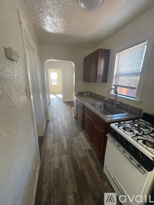 Photo - 5031 Bakman Ave