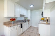 1BR, 1BA - 650SF - Kitchen - Laurel Village Apartments