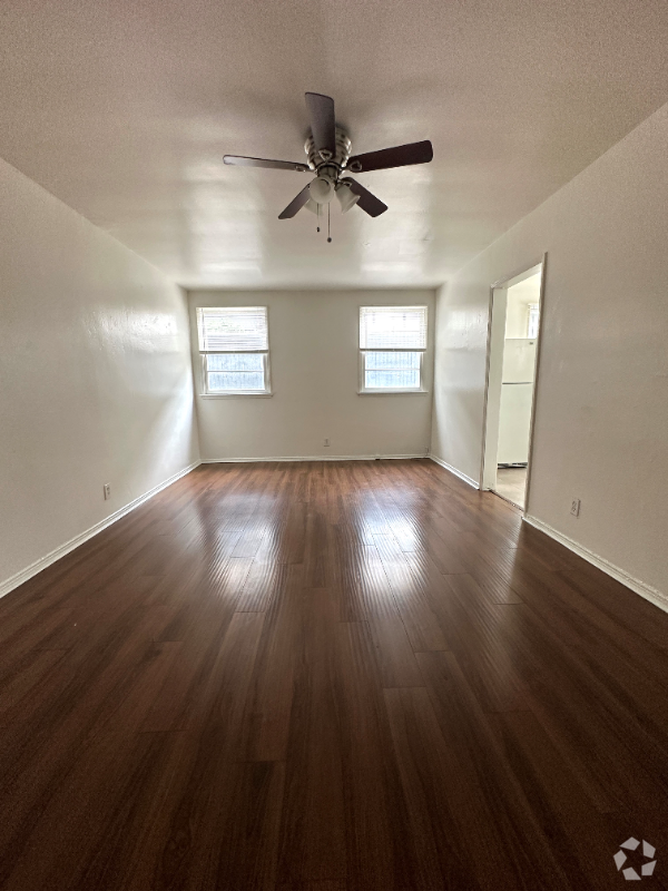 Building Photo - 1737 N Sycamore Ave Unit 109 Rental
