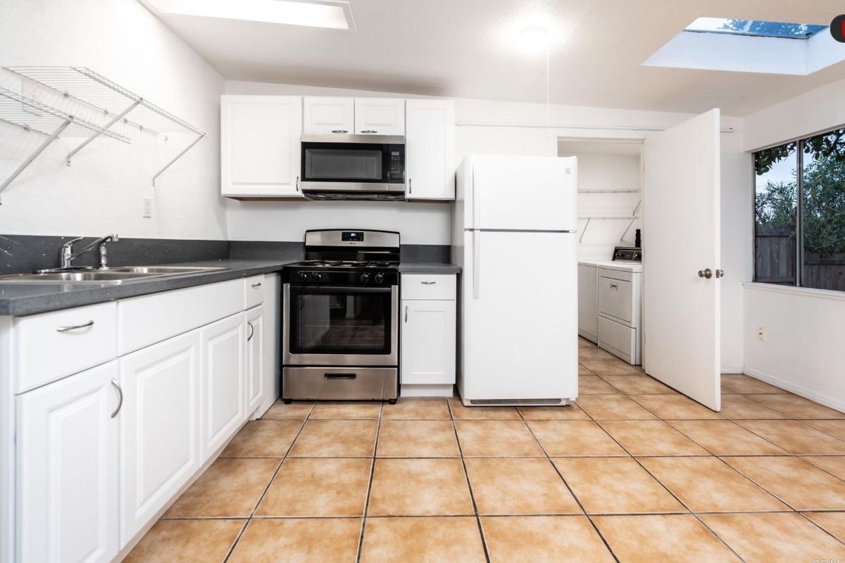 Photo - 1568 Primera St Unit B