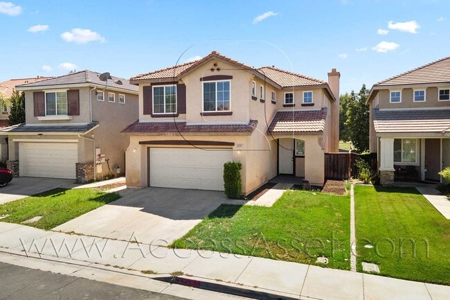 Building Photo - Spacious and Bright Open-Concept Living