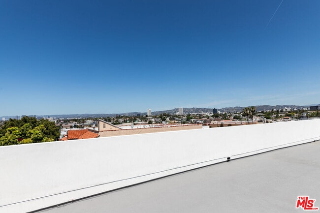 Building Photo - 4615 St Charles Pl