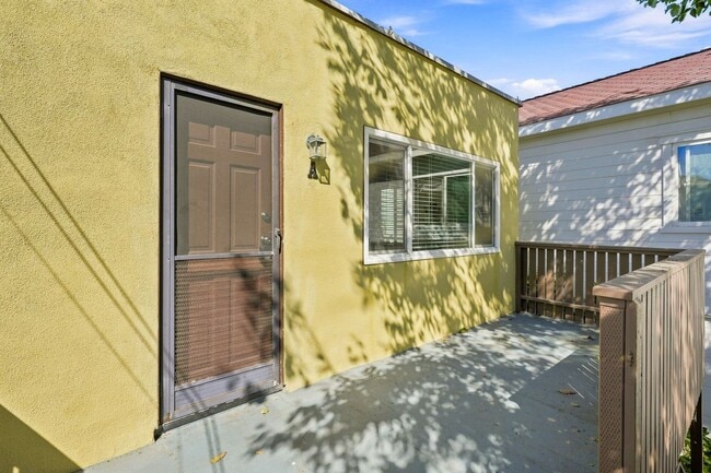 Building Photo - 1115 Ocean Ave Unit 1115 1/2 #A