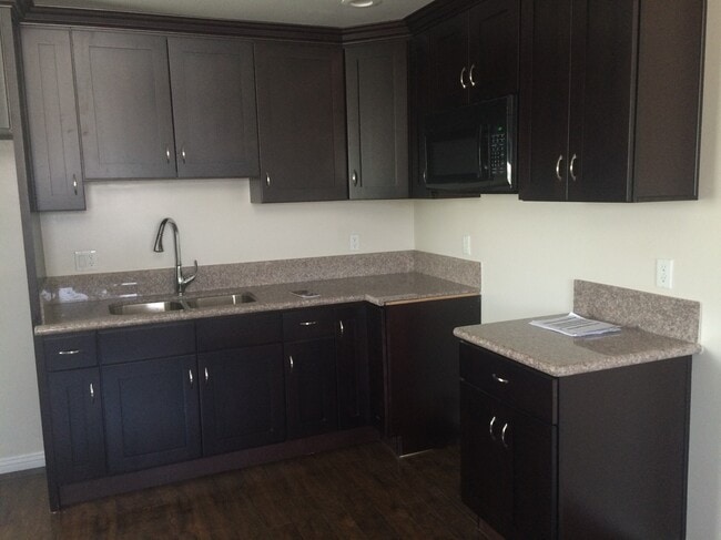 Photo - 628 W 84th St