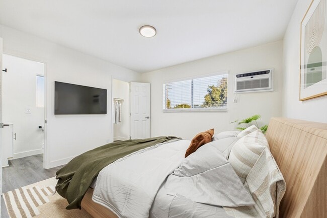 Photo - Reseda Apartments