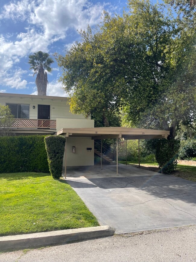 Building Photo - 1316 Sylvan Blvd Unit #18