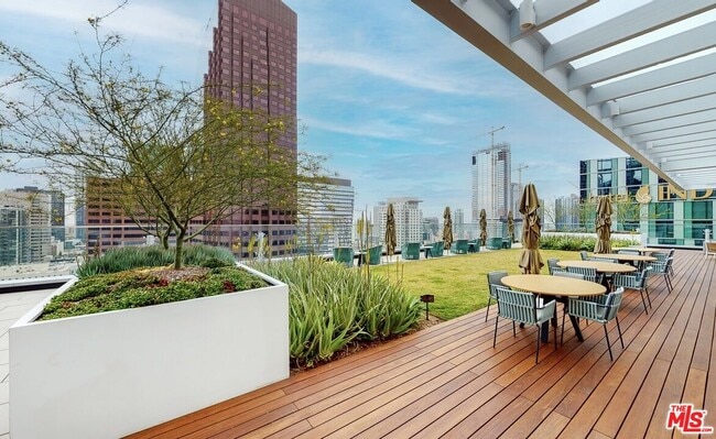 Photo - 877 Francisco St Unit 719