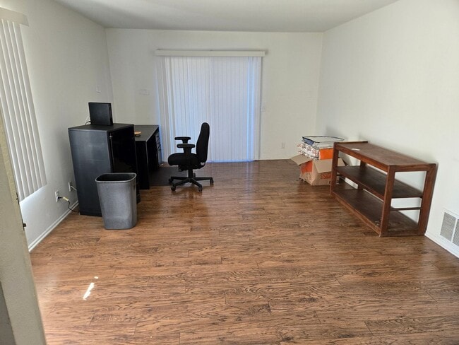 Photo - Lovely Ground Level 1 Bedroom 1 Bathroom In Irvine