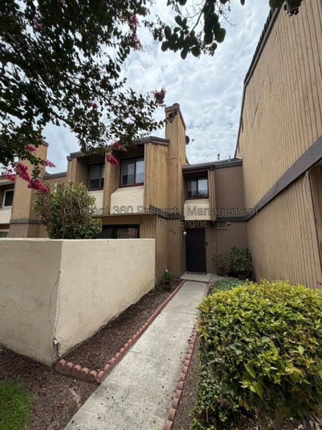 Building Photo - 1381 S Walnut St Unit 2203