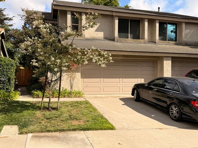 Building Photo - Beautiful Bay Ridge Cul-de-Sac Townhome