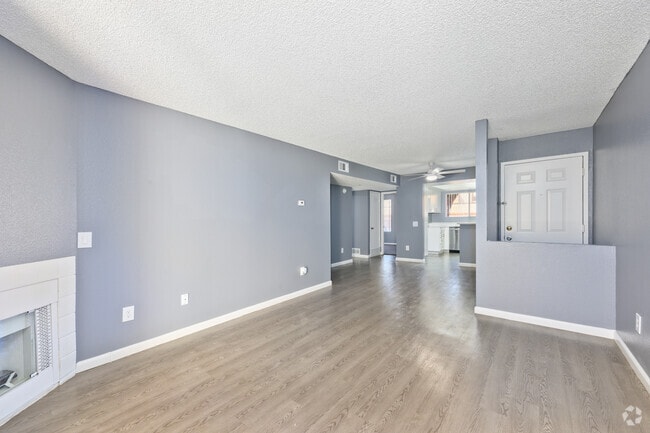 2BR, 2BA - 924SF - Living Room/Dining Room - Summerwind Apartments