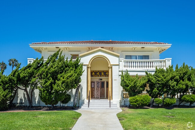 Short Distance to Duc Me Hoa Binh Long Beach - 3225 E Ocean Blvd