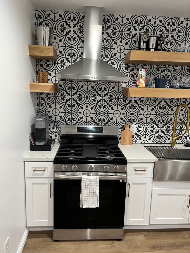 Photo - 1849 W 49th St