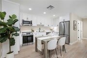 Photo - 708 E Elm St