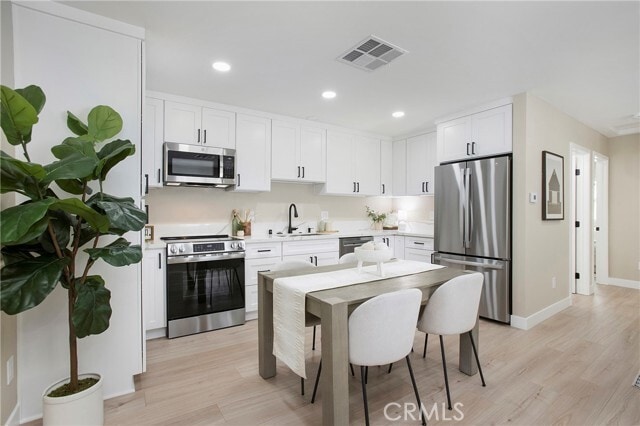 Photo - 708 E Elm St