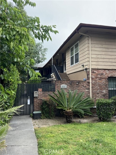 Building Photo - 500 N Los Robles Ave Unit 6