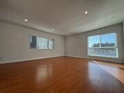 Photo - 5708 Woodman Ave Unit 3