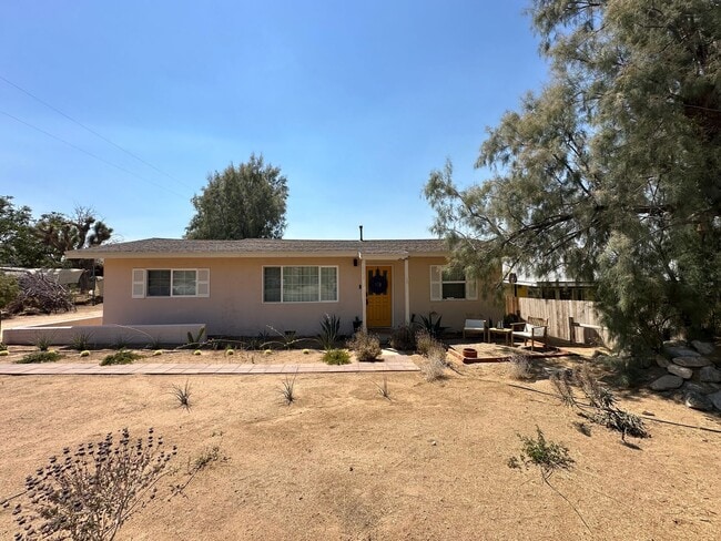 Building Photo - Charming 3 bedroom 2 bath in Yucca Valley Rental