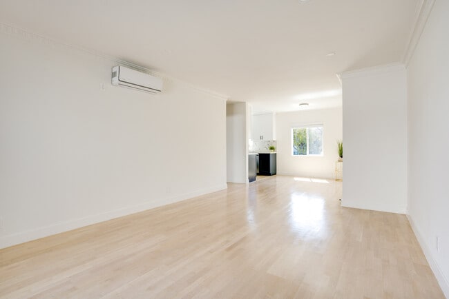 Photo - 1211 Detroit N St