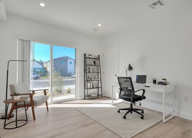 Photo - 5850 Vineland Ave Unit #1