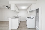 2BR, 2BA - 733SF - Kitchen - 1555-1557 Carson St.