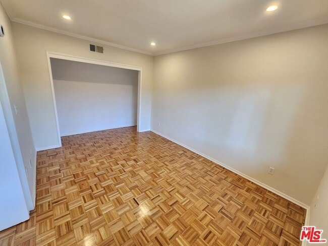 Photo - 6342 Morse Ave Unit 309