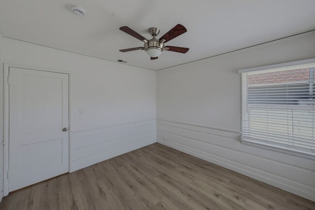 Photo - 8339 Kenyon Ave