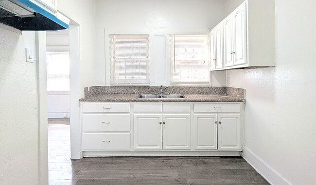 Photo - 435 W 4th St