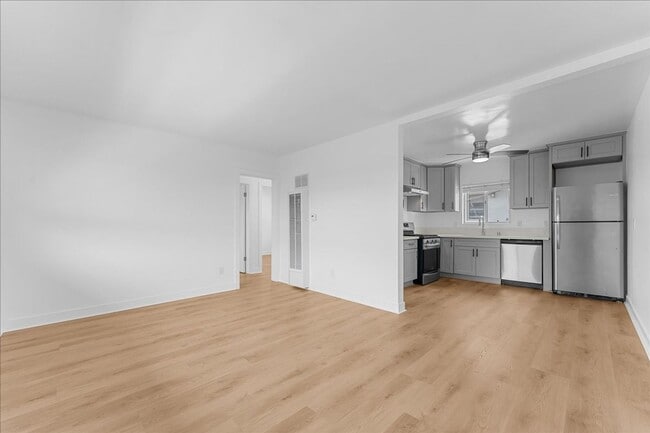 Building Photo - 7739 Laurel Canyon Blvd Unit 13