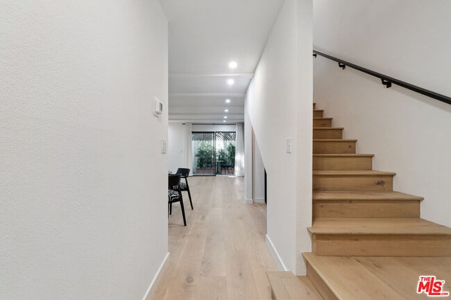 Photo - 880 Hilldale Ave