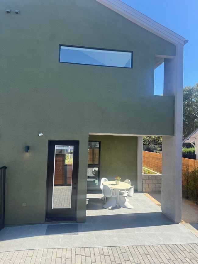 Photo - 355 Newland St