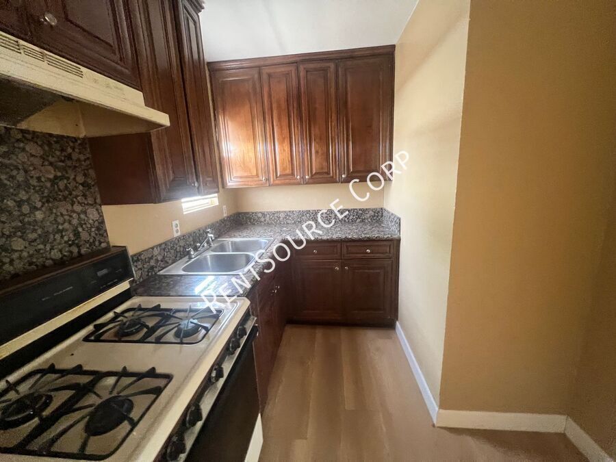Photo - 16735 Union St