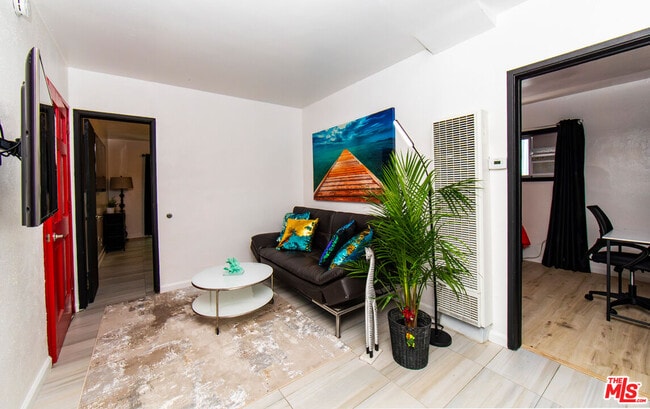 Photo - 415 Rose Ave Unit B