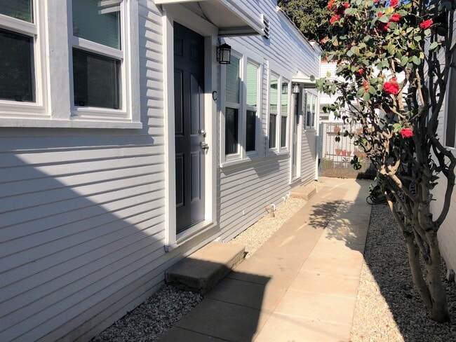 Building Photo - 649 Flower Ave Unit Front House