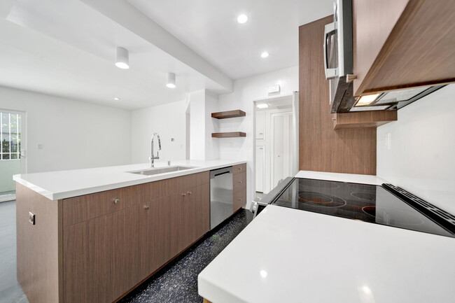 Photo - 7767 Hollywood Blvd Unit 105