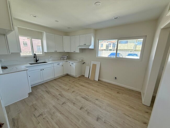 Photo - 1647 W 80th St Unit #3 2Bed