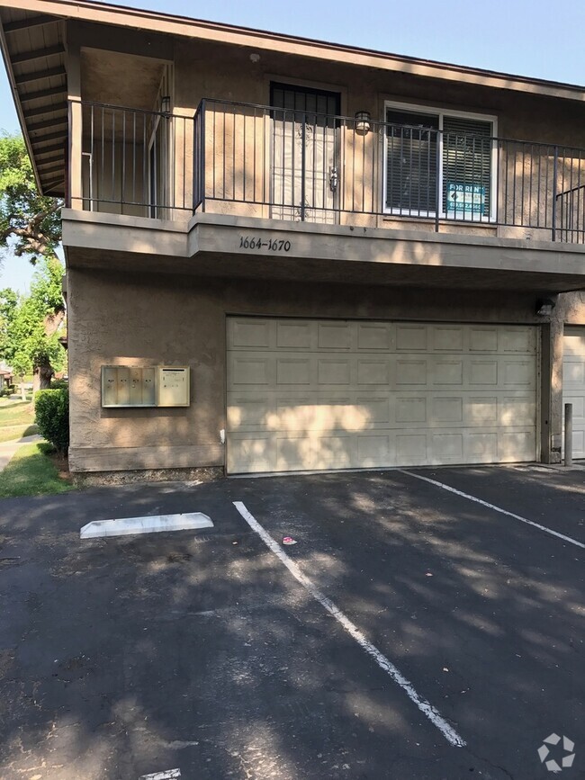 Building Photo - Beautifully Updated 2-Bedroom, 1-Bathroom ... Rental