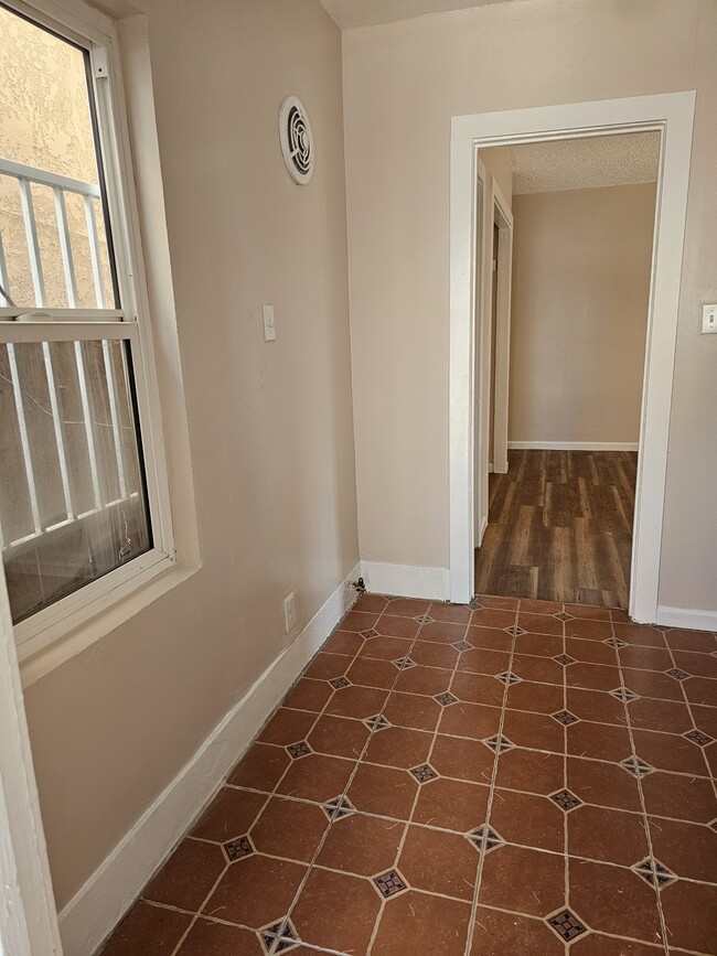 Photo - 527 1/2 W 19th St