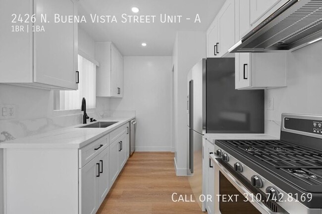 Building Photo - 2426 N Buena Vista St Unit A