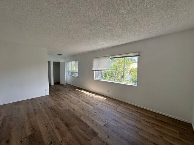 Building Photo - 2027 Ridgeley Dr Unit 2A