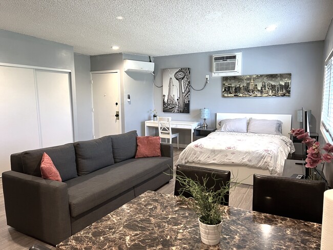 Building Photo - 515 N Azusa Ave Unit #E