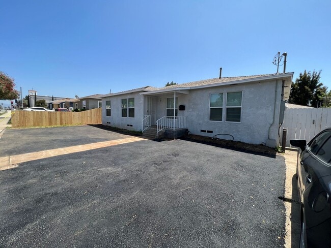 Building Photo - Spacious Remodeled 4 Bedroom/3 bath Home with Bonus Room