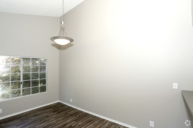 3BR, 2BR - 1300 SF - Harborview