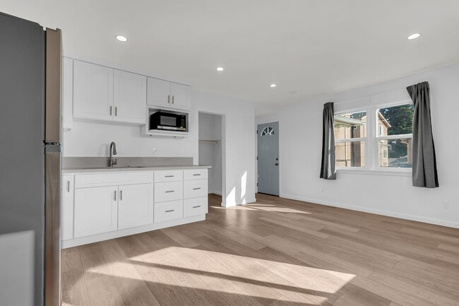 Photo - 1155 W Exposition Blvd Unit B