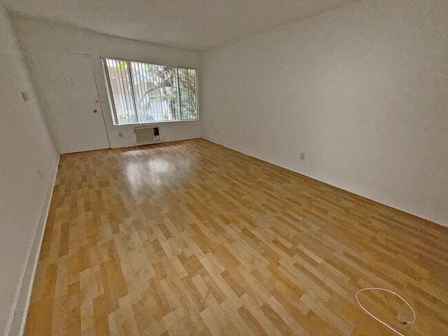 Photo - 10776 Rose Ave Unit 6