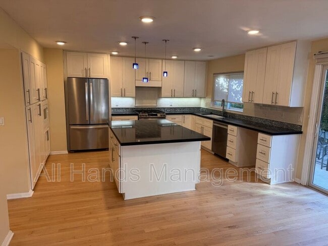 Photo - 516 Francisco St