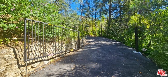 Photo - 7503 Willow Glen Rd