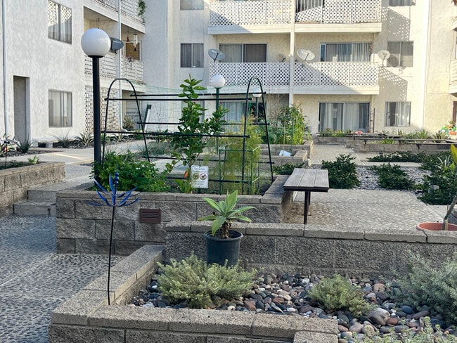 Photo - 3565 Linden Ave Unit 212