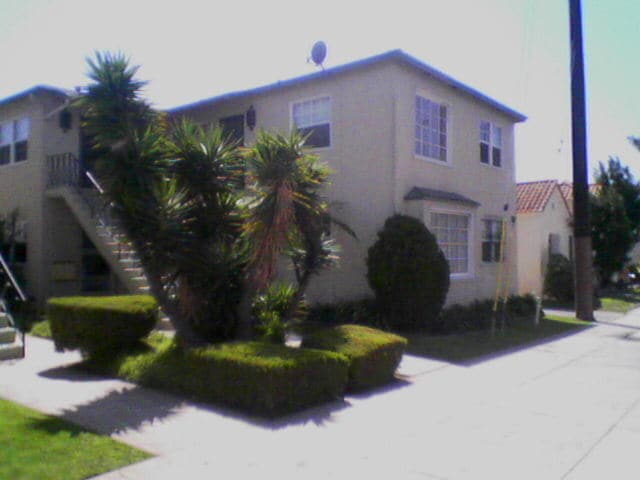Building Photo - "Charming 2-Bed Oasis in Prime Culver City Location"